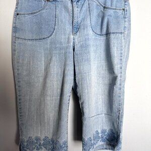 Gloria Vanderbilt Denim Capri Womens Size 16 Perfect Fit Embordered Ankles